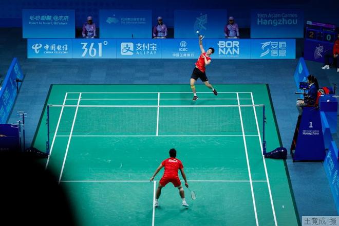 业运动员成 业运动员成