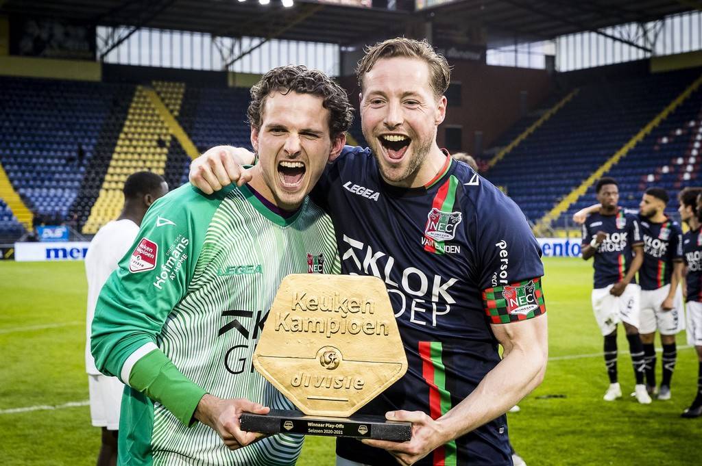 被公认为联 被公认为联