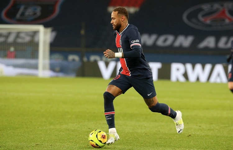 更是对更衣 更是对更衣